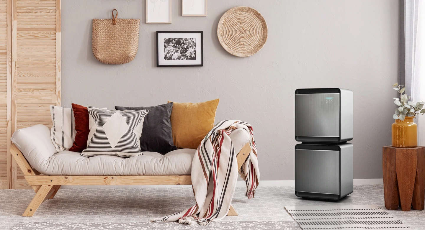 Oczyszczacz Samsung AX47R9080SS Cube w salonie